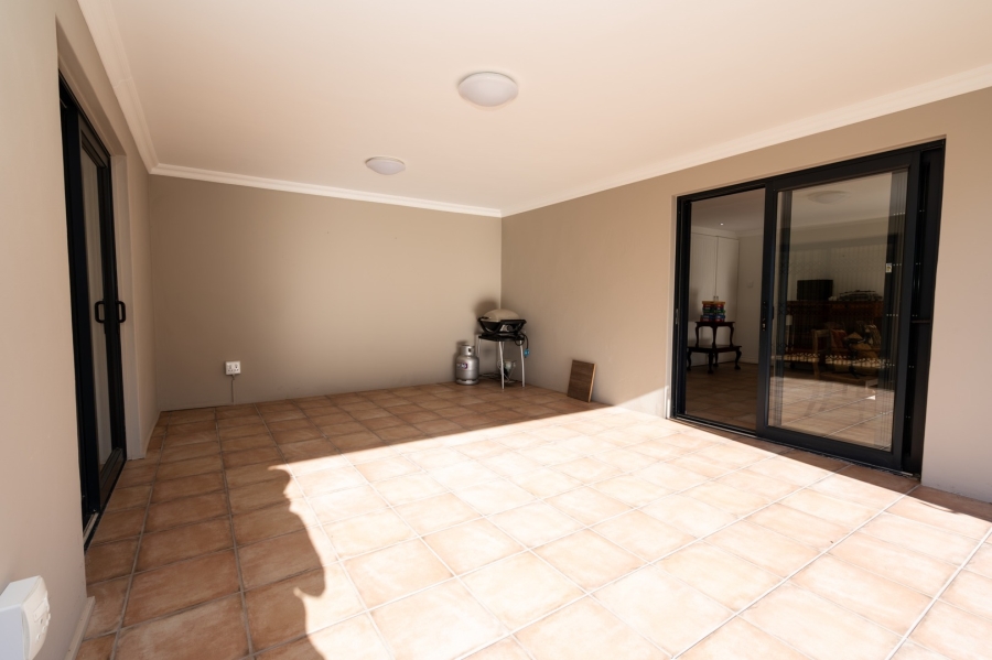 5 Bedroom Property for Sale in Myburgh Park Western Cape